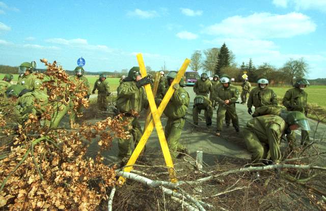 tn_2001032703_10_jpg